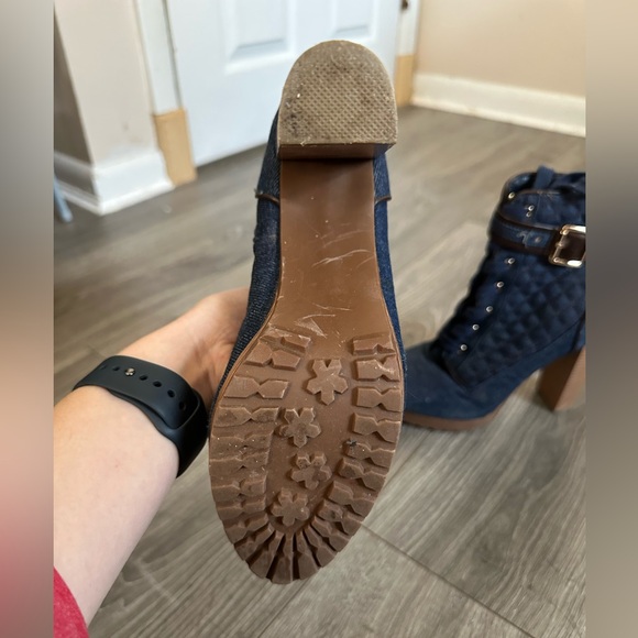 Denim Style Heels - Picture 3 of 5